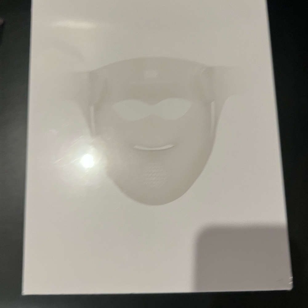 INIA Glow 4D Wireless Red Light Therapy Mask for face at home therapy